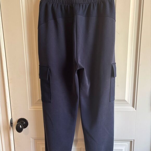 ( SOLD) EVEREVE Ari Jogger pant Navy blue Tapered Leg cargo pockets High Risee - Picture 10 of 13